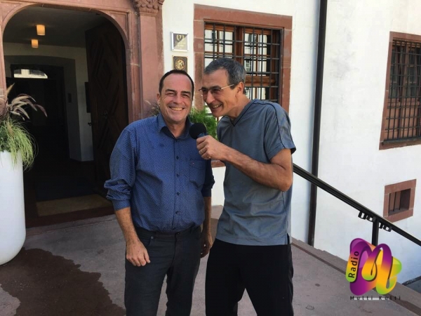 Daniel Wittlin vom Regio TV Plus trift Matthias Blauenstein vom Radio MultiKulti DAB+